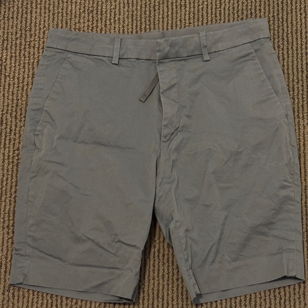 Uniqlo Men's Flat Front Gray Shorts